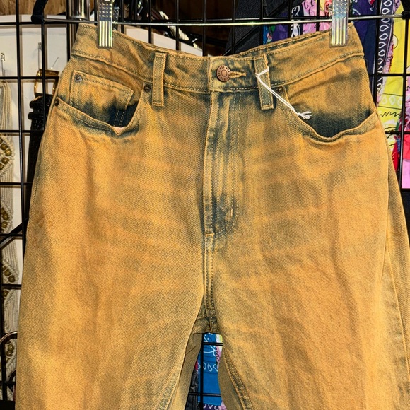 BDG Tan Rinse High Rise Straight Leg Mom Jeans - Picture 3 of 6